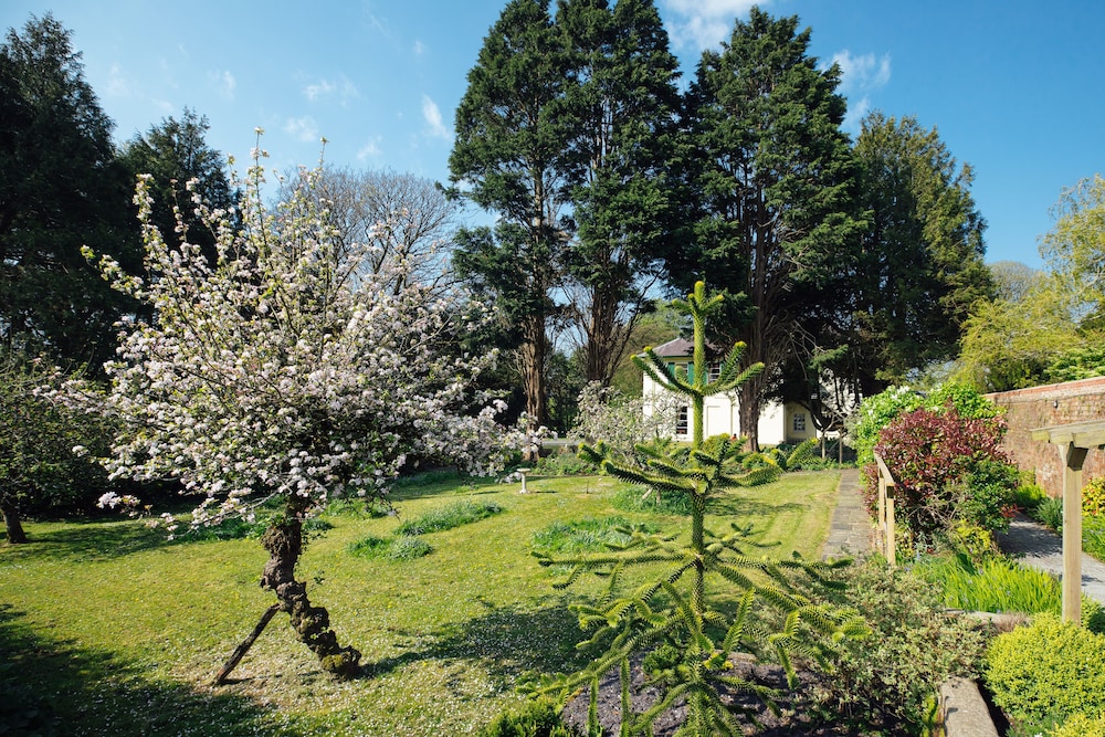 Elm Grove Country House 36/50