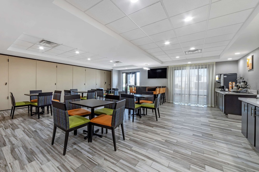 Garner Hotel Oklahoma City Quail Springs by IHG 56/71