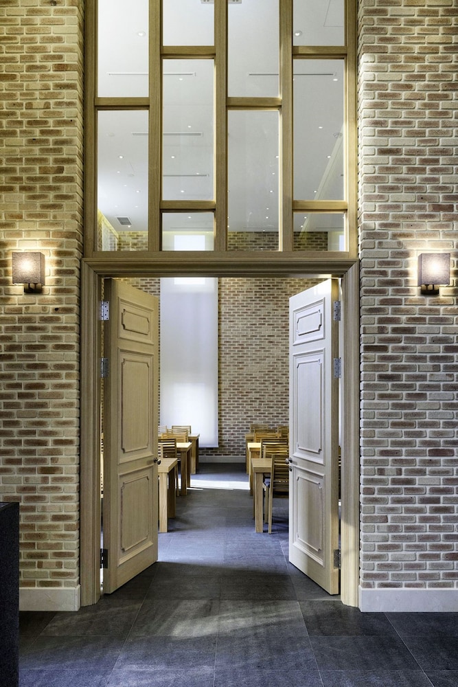 Pine Grove Hotel 5/57