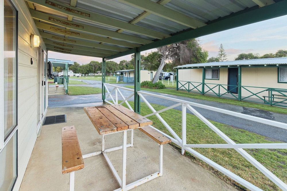 Acclaim Rose Gardens Beachside Holiday Park 21/50