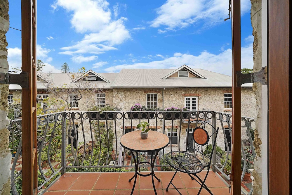 PORT MILL BED AND BREAKFAST 12/18