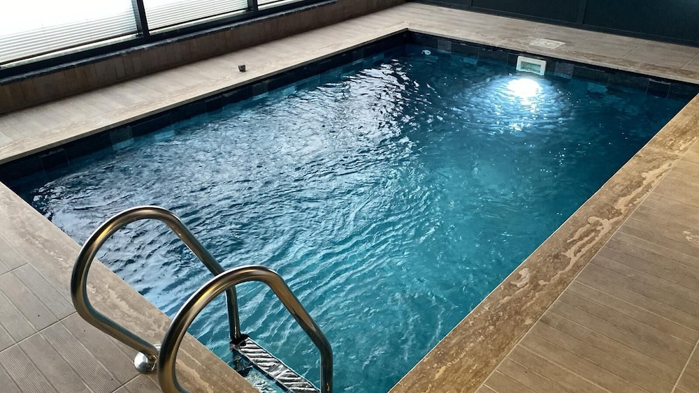 Green Hills Suites 39/60