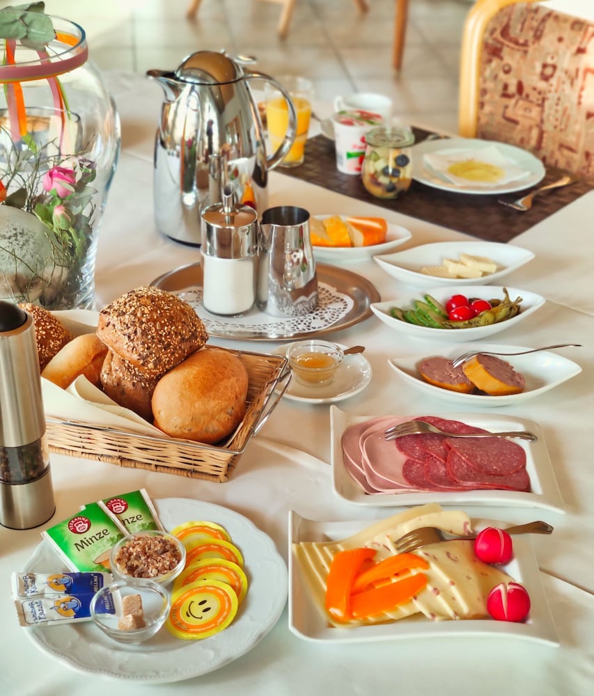 HOTEL MAURER 28/50
