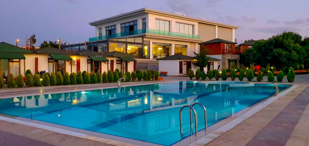 DEDEMAN VAN RESORT & AQUA 3/50