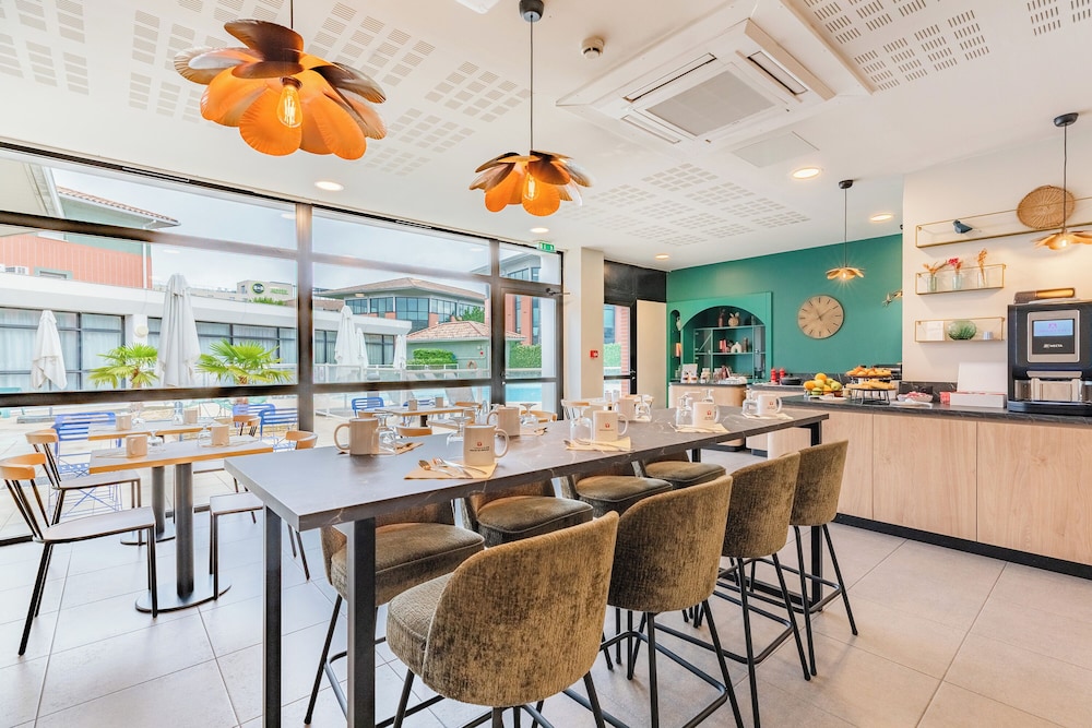 restaurant cafeteria
