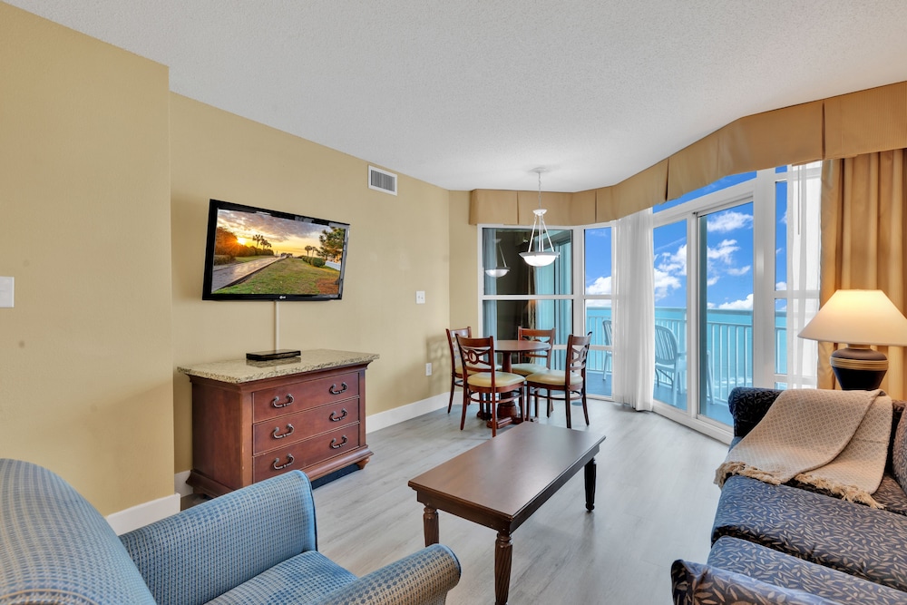 Carolinian Beach Resort in Myrtle Beach by Vacasa 50/50