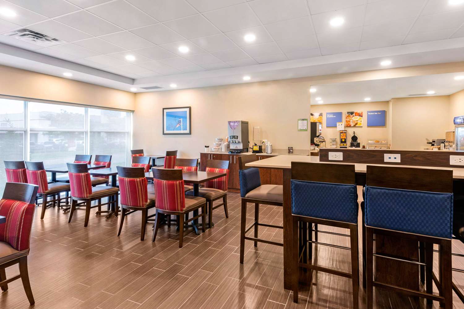 Comfort Inn & Suites Bowmanville 8/12
