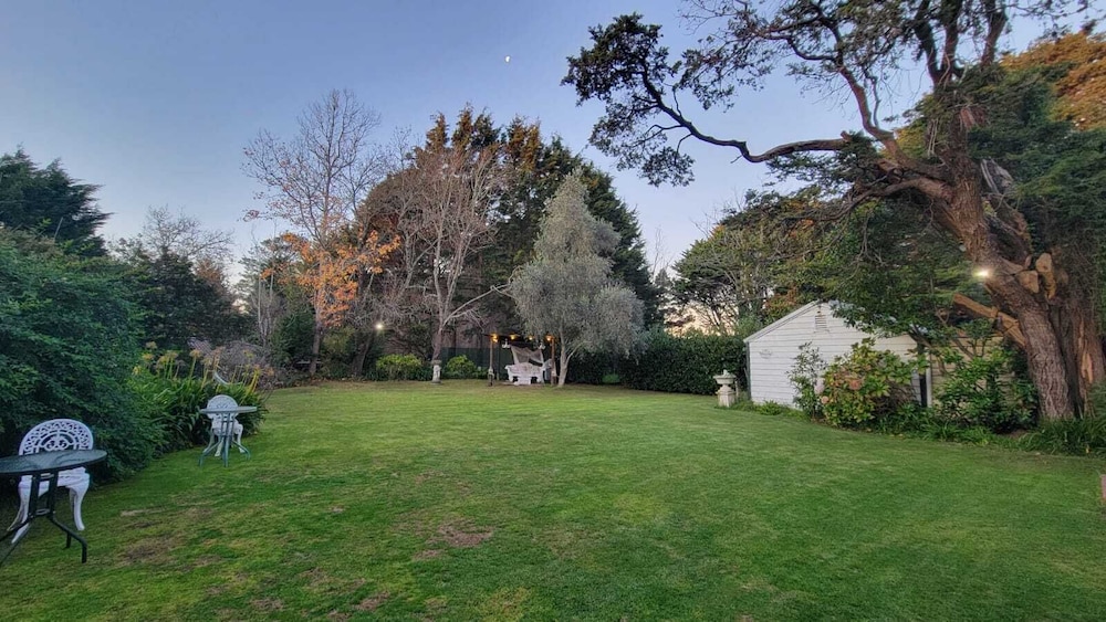 LEURA HOUSE 60/65