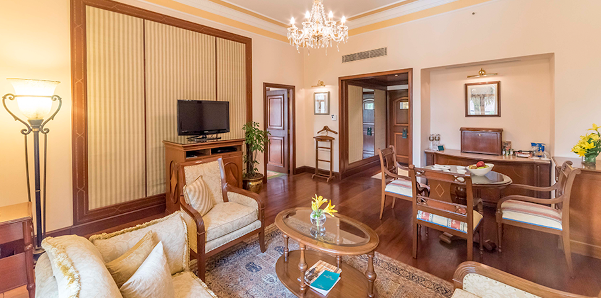 THE OBEROI GRAND 46/81