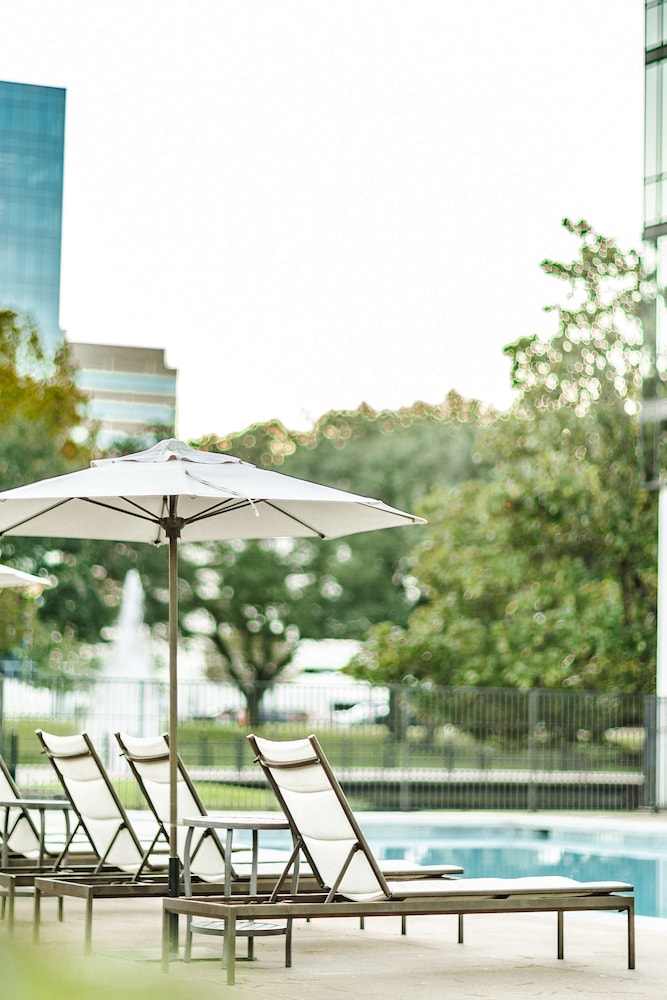 Hyatt Regency Houston West 60/61