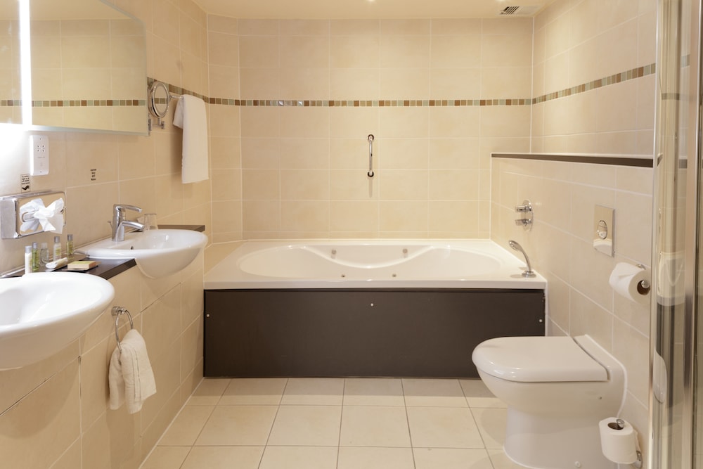 Cambridge Belfry Hotel & Spa 60/63