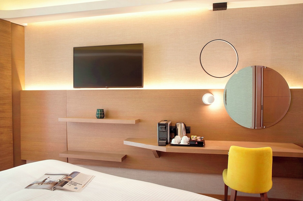 Zeus Essence Wyndham Athens Residence 68/76
