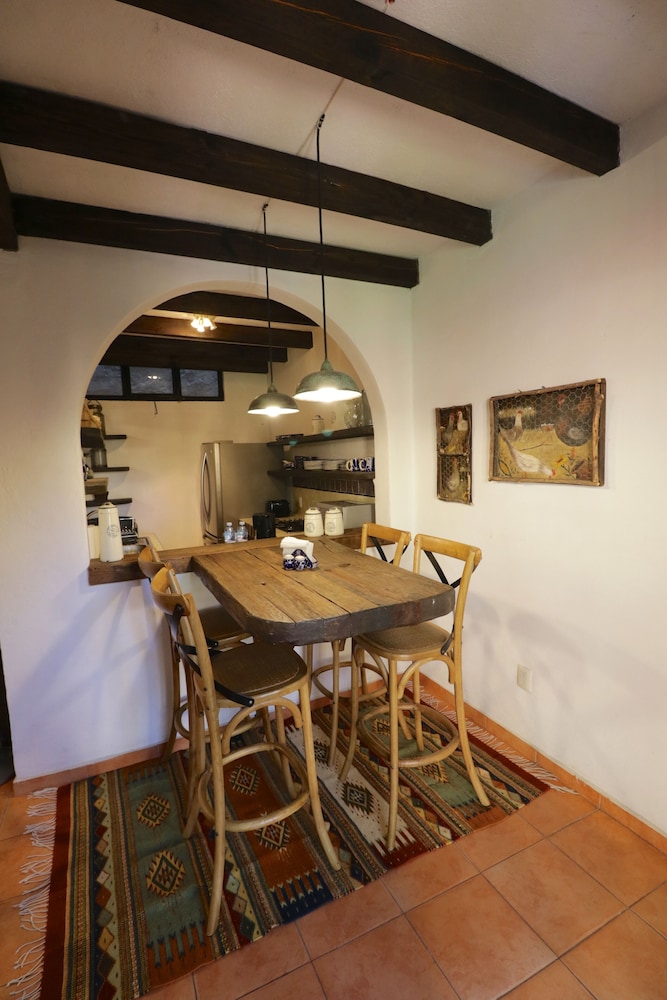 Casa Mia Suites 58/72