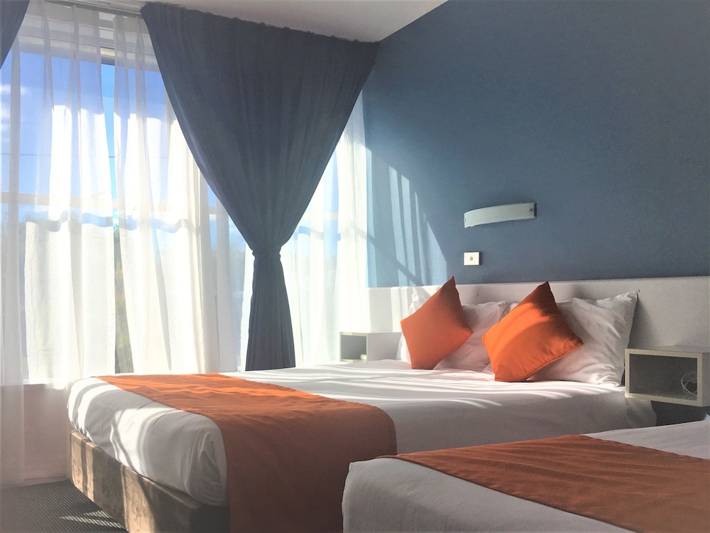 Waterfront Lodge Motel 20/70