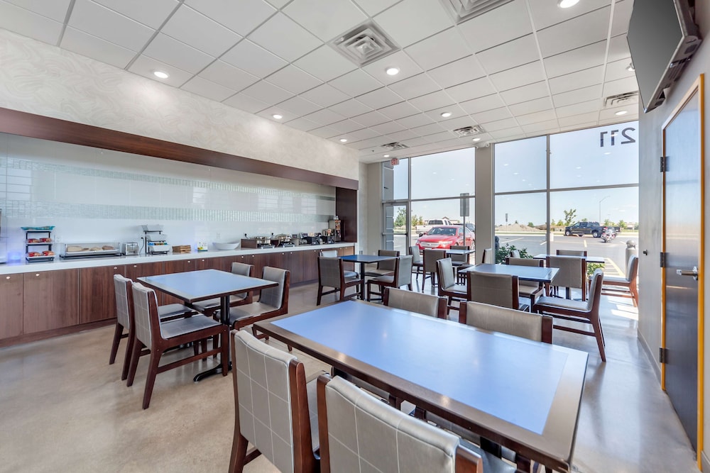 Glo Best Western Dawley Farms In Sioux Falls 34/47