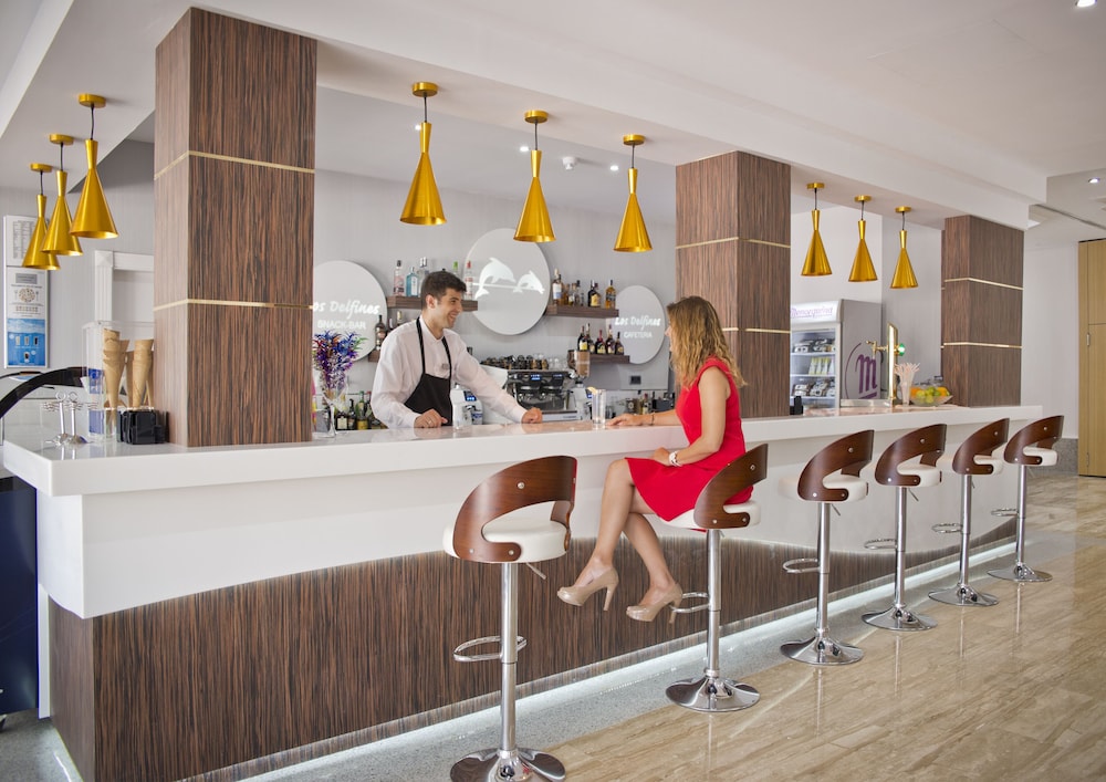 Delfines Hotel & Suites 34/39