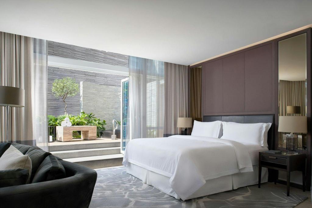 Metropolitan, Suite, King Bed, Jetted Tub, Terrace