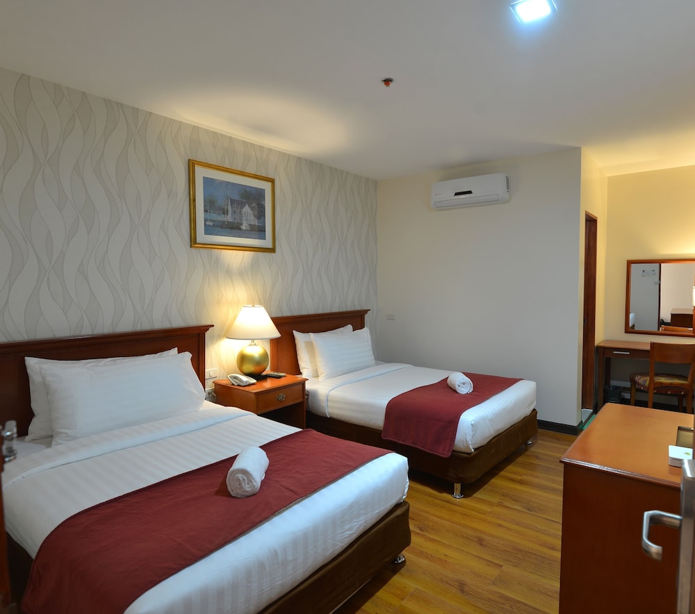 Royal Suites Condotel 2/18