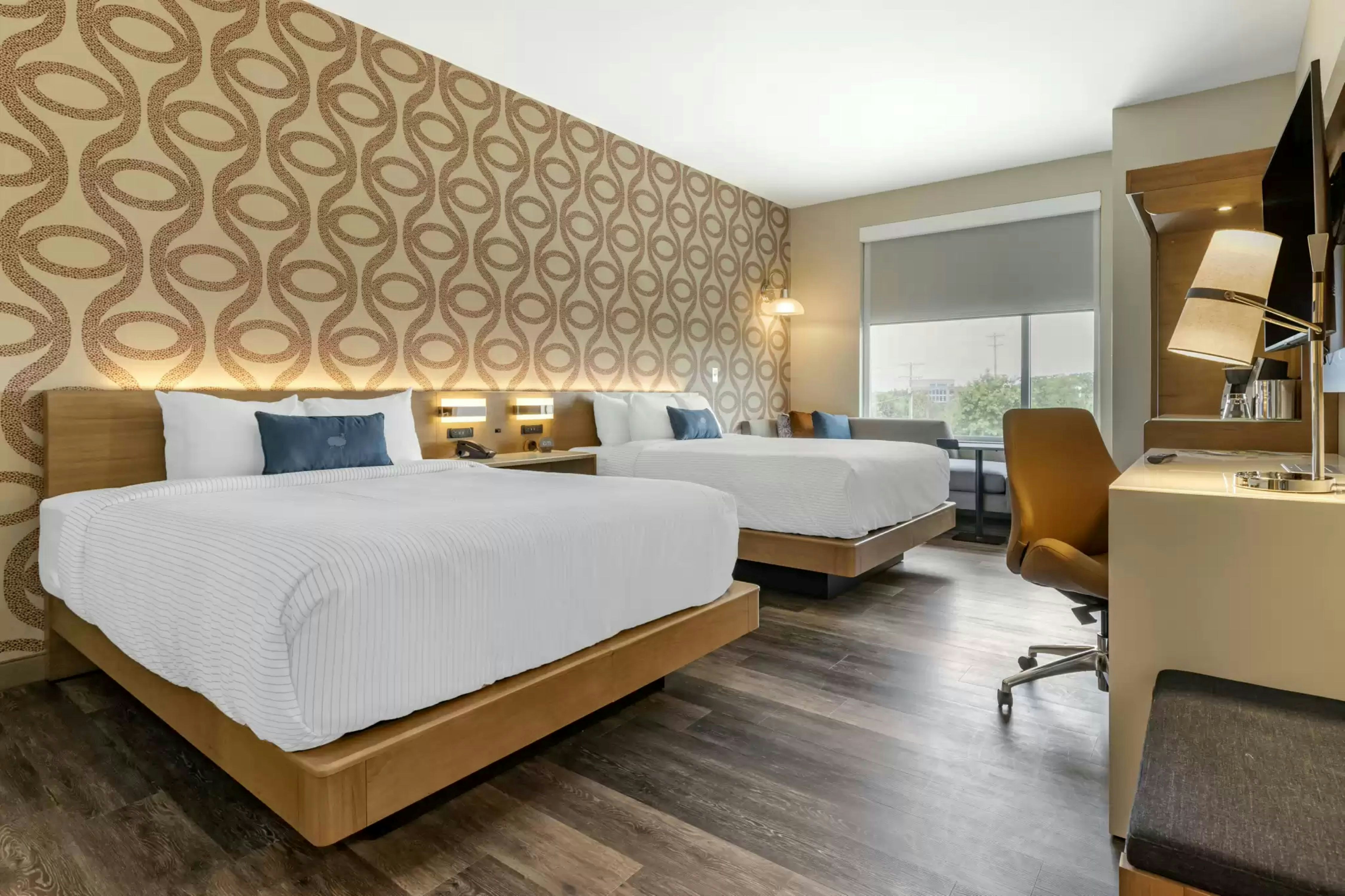 Room, 2 Queen Beds, Bathtub