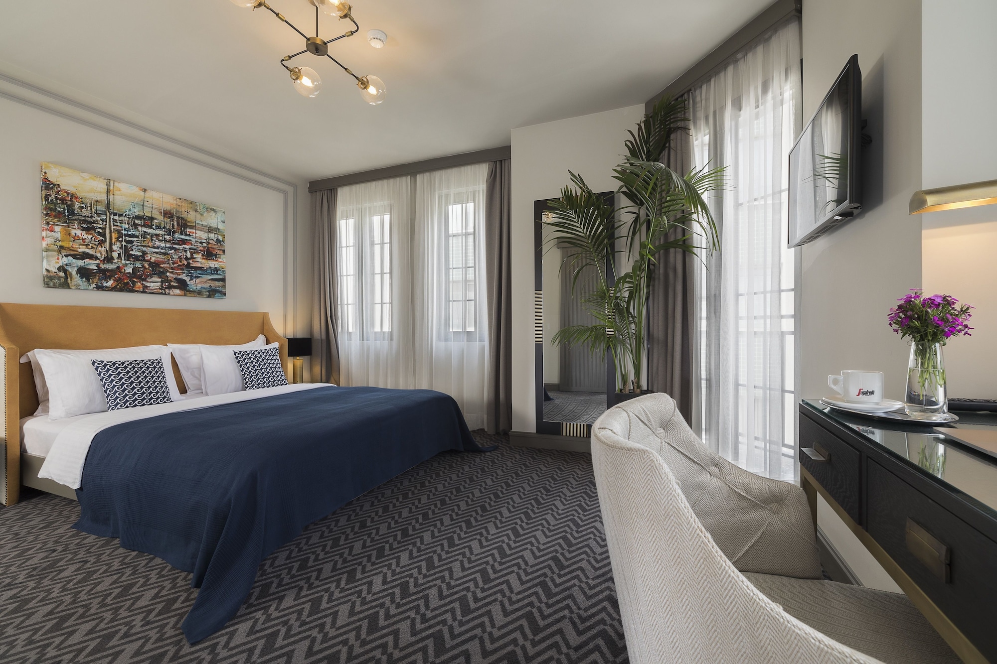 DELUXE, QUEEN BED, CORNER