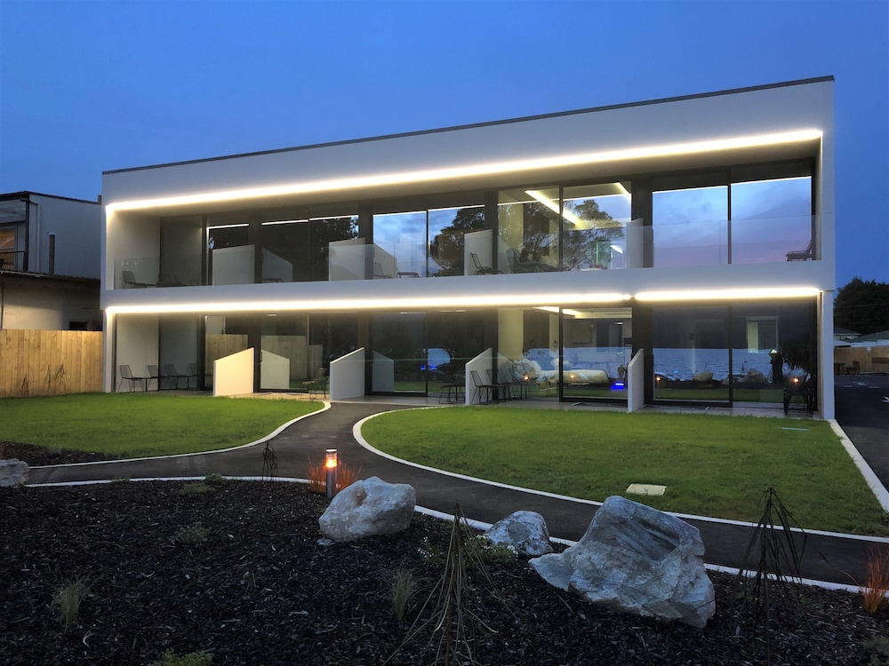 Fiordland Lakeview Motel and Apartments 2/67