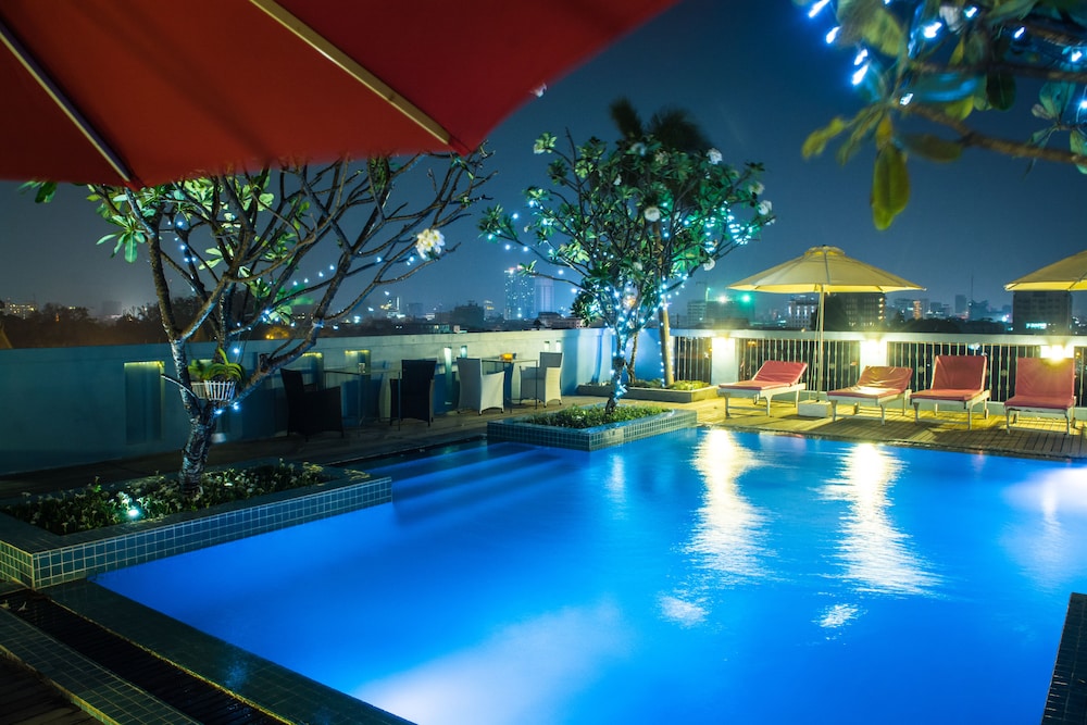 Frangipani Royal Palace Hotel Spa 58/60