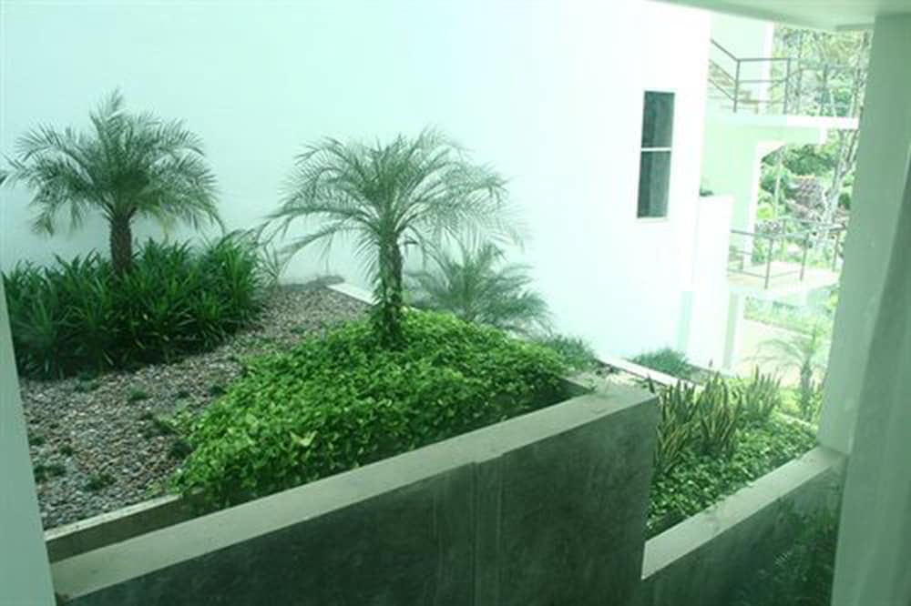 THE BAYCLIFF RESIDENCES 36/50