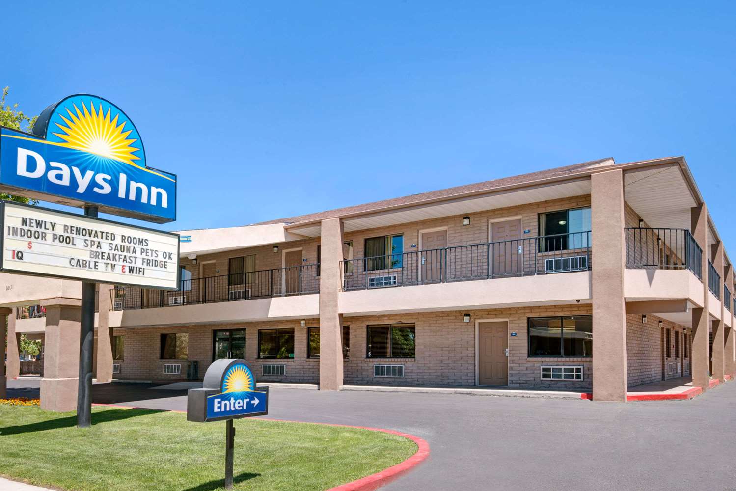 Days Inn & Suites by Wyndham Albuquerque West 2/9