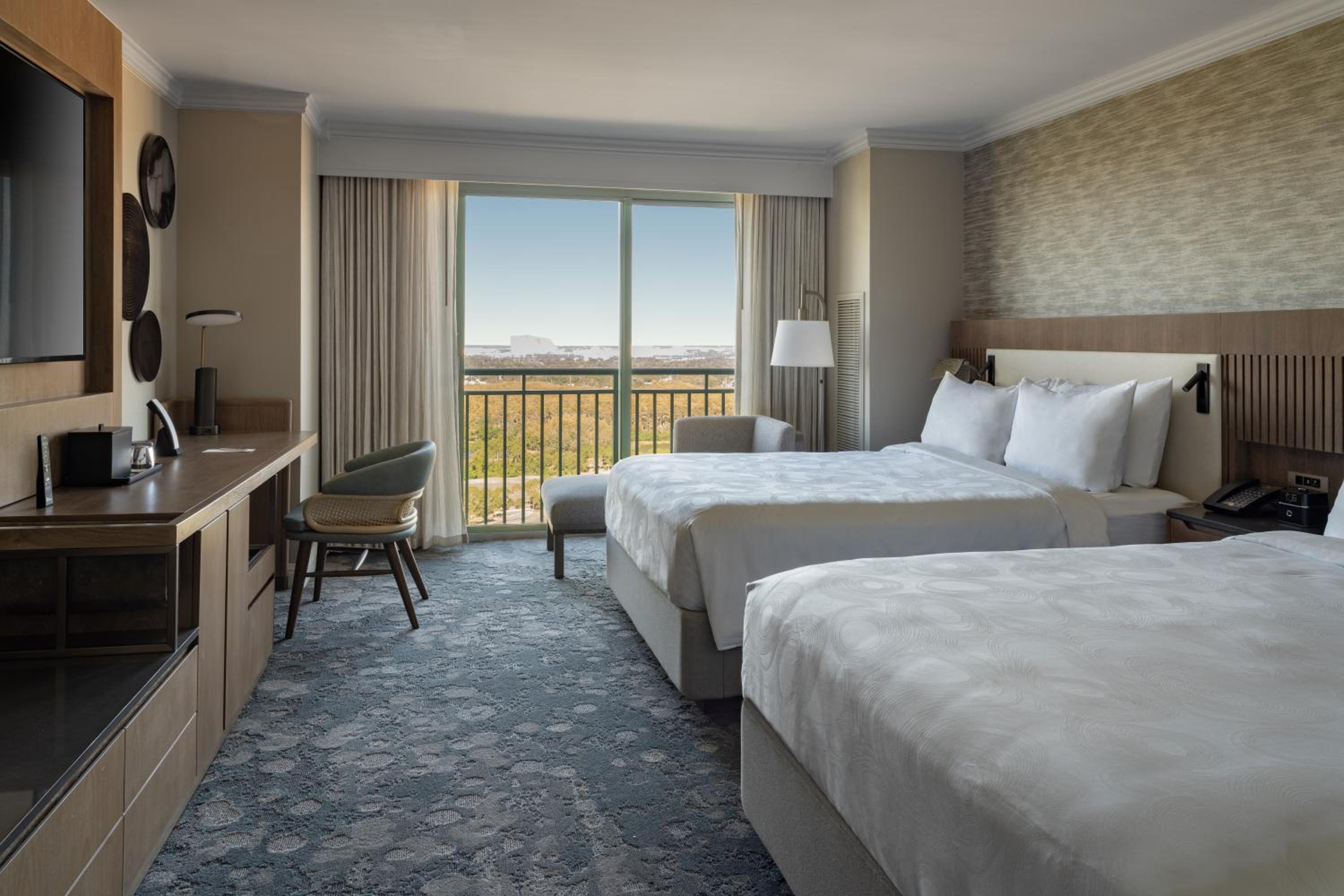 Guest Room, 2 Queen Beds, Lake Front, Balcony