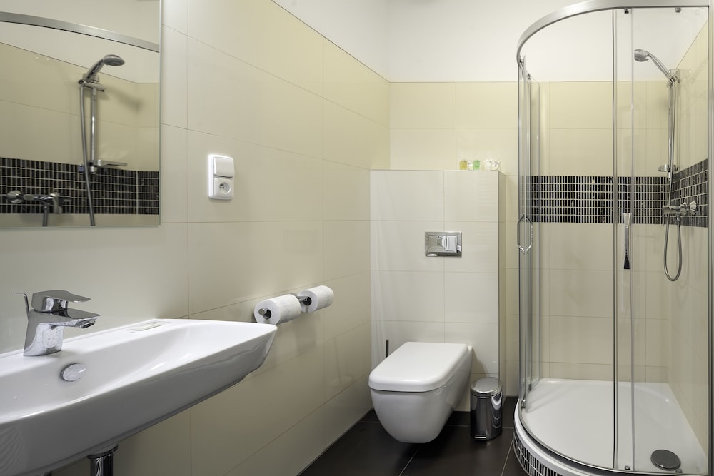 Elizabeth Suites 44/50