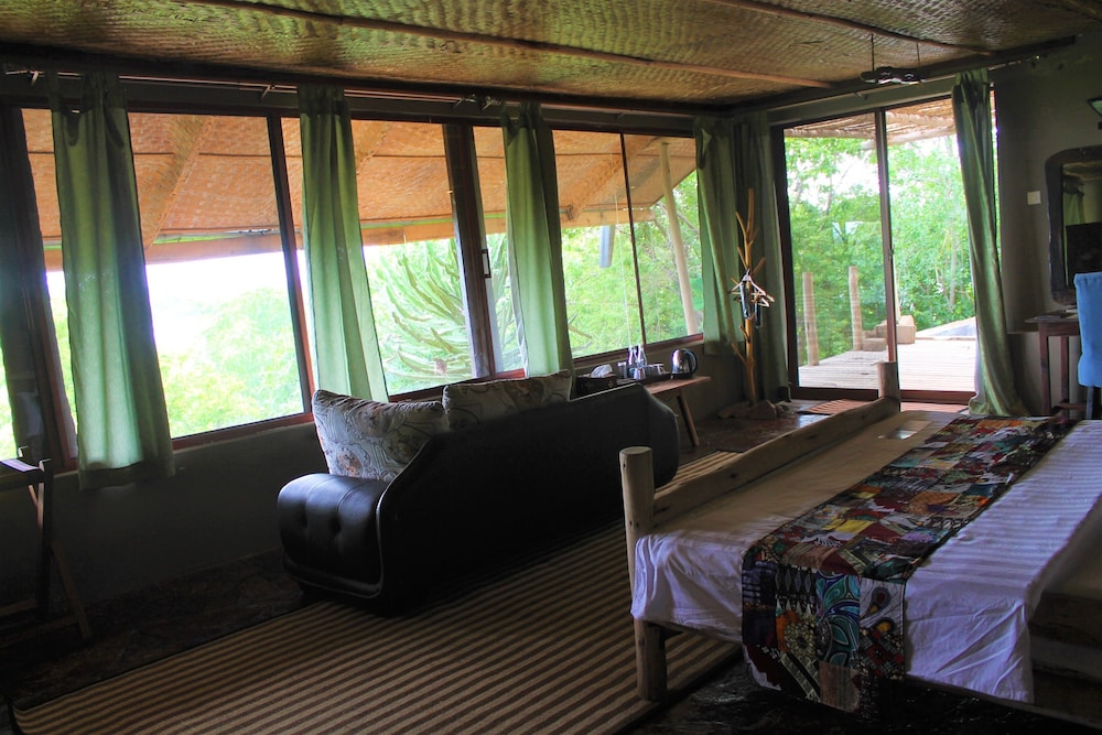 WAG HILL LODGE AND SPA 35/81