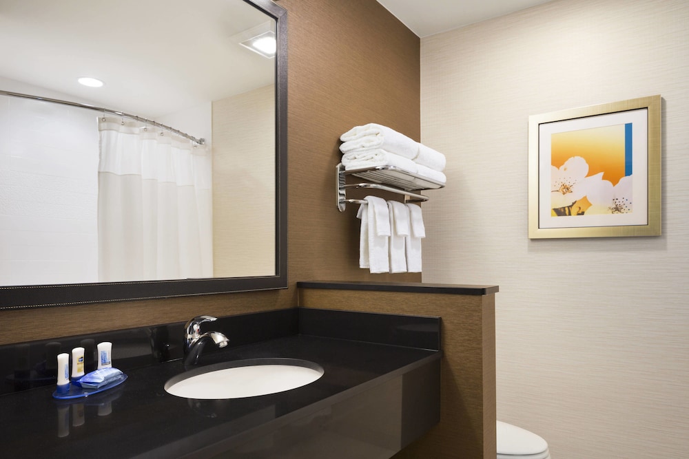 Fairfield Inn & Suites Akron Fairlawn 12/23
