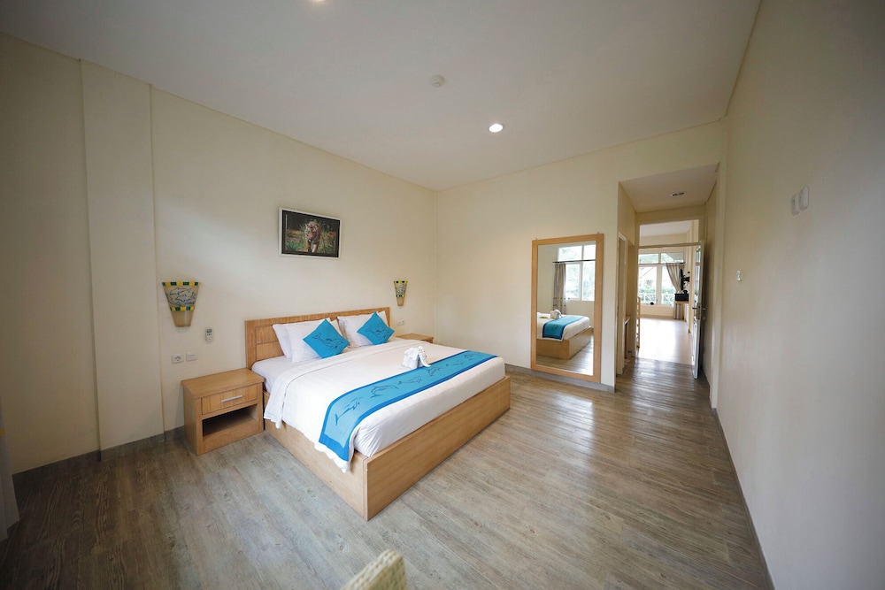 3 Bedrooms, Dolphin, King and Twin Beds