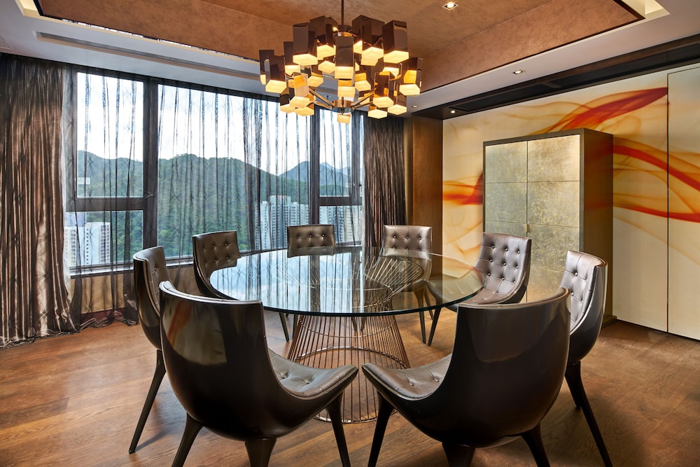 The Royal Garden Kowloon East 60/79