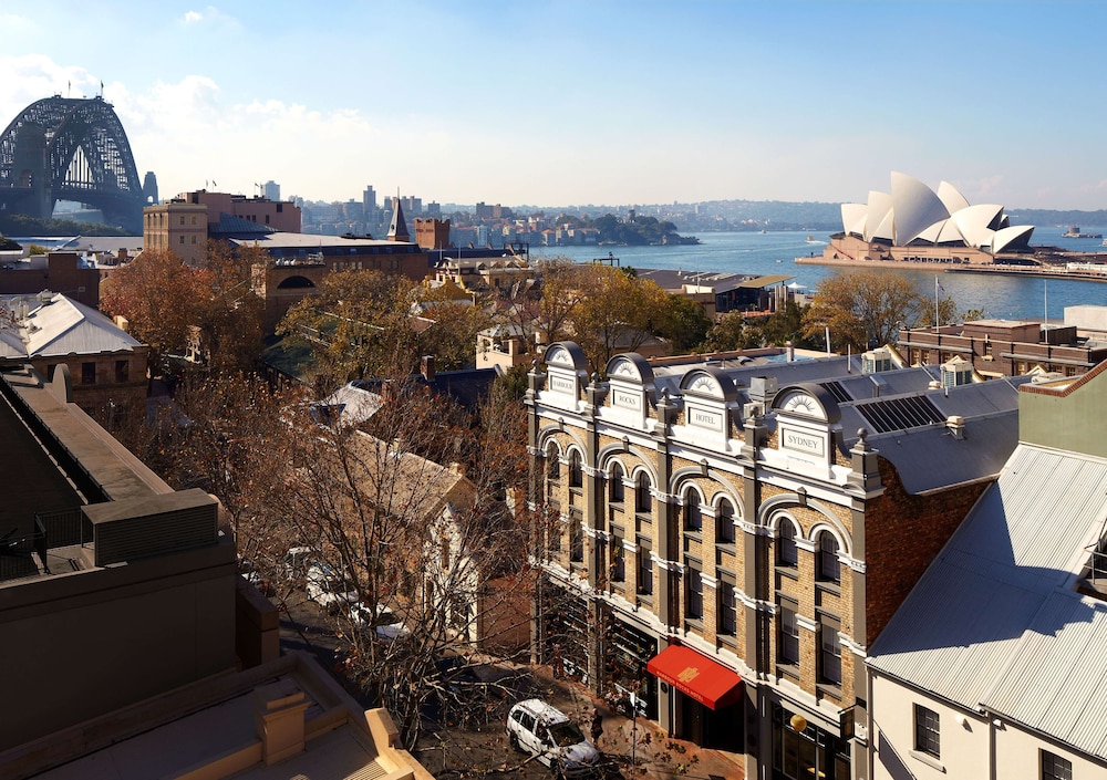 Harbour Rocks Hotel 65/70