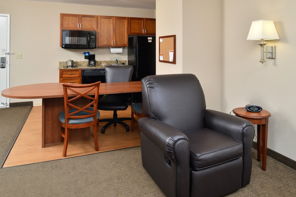 Candlewood Suites Chambersburg 36/63
