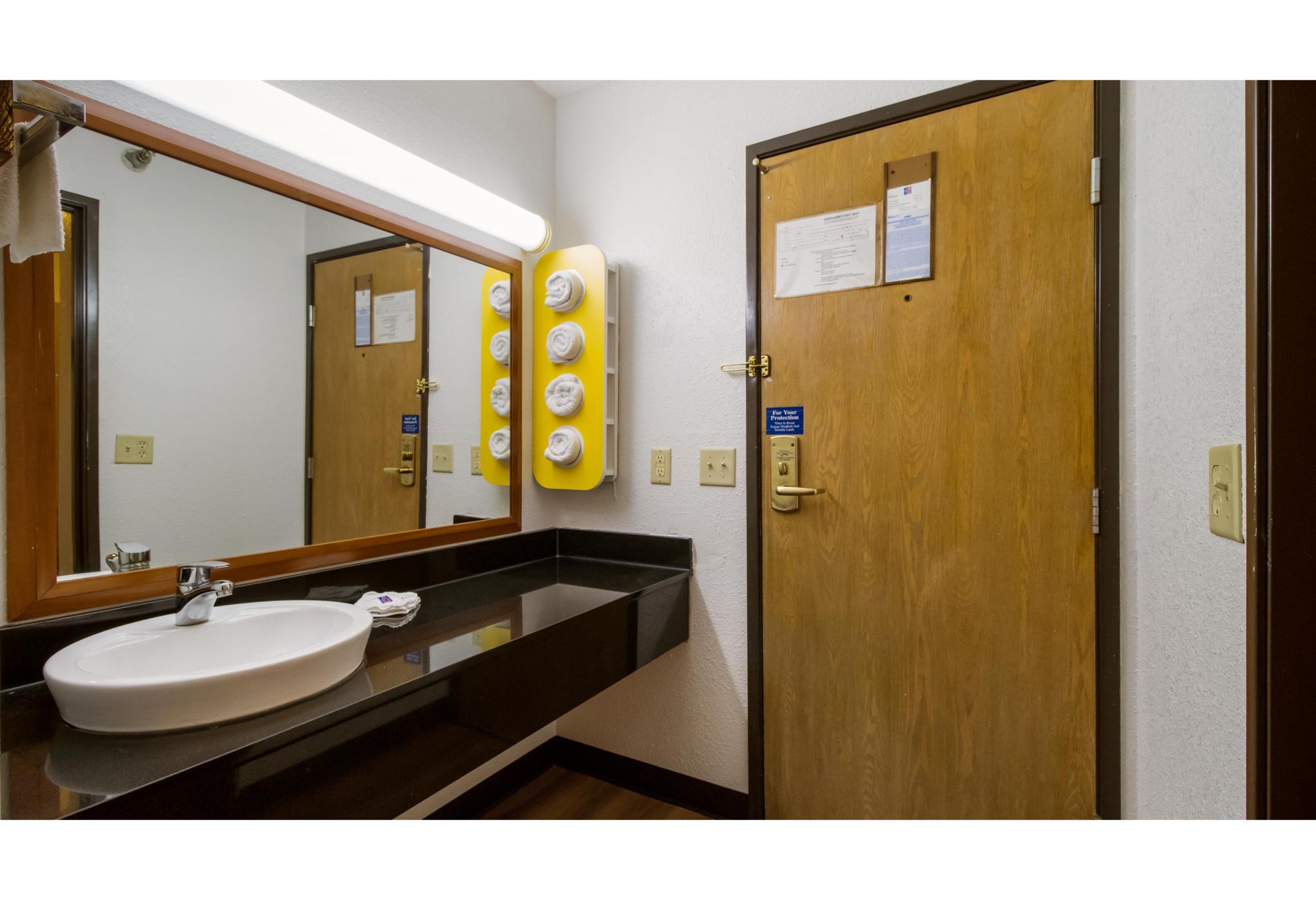 1 KING BED - SUITE, NON-SMOKING, HOT TUBr