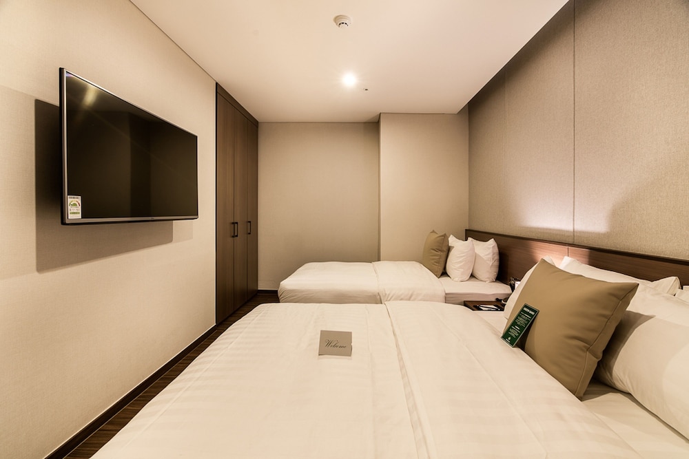 WD HOTEL 10/50