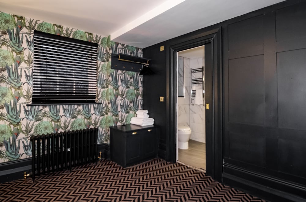 Lock & Key Hotel 69/69