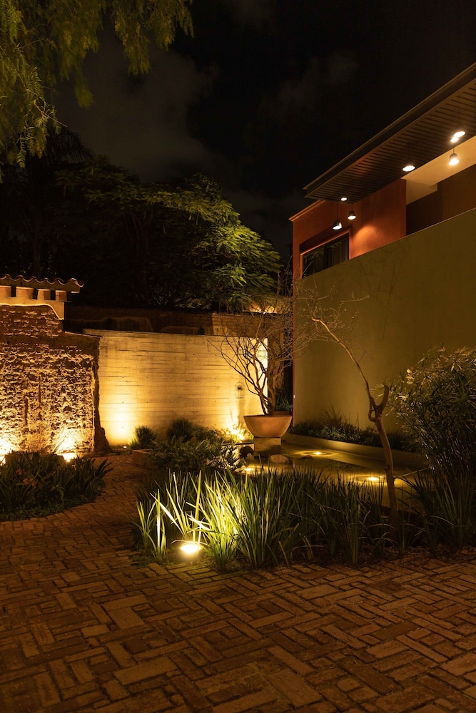 El Callejon Hotel Boutique 39/45