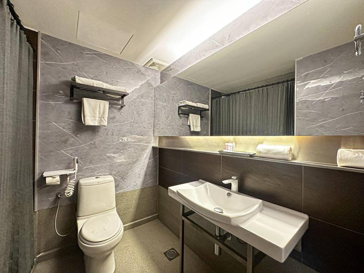 Pinetree Hotel 38/41