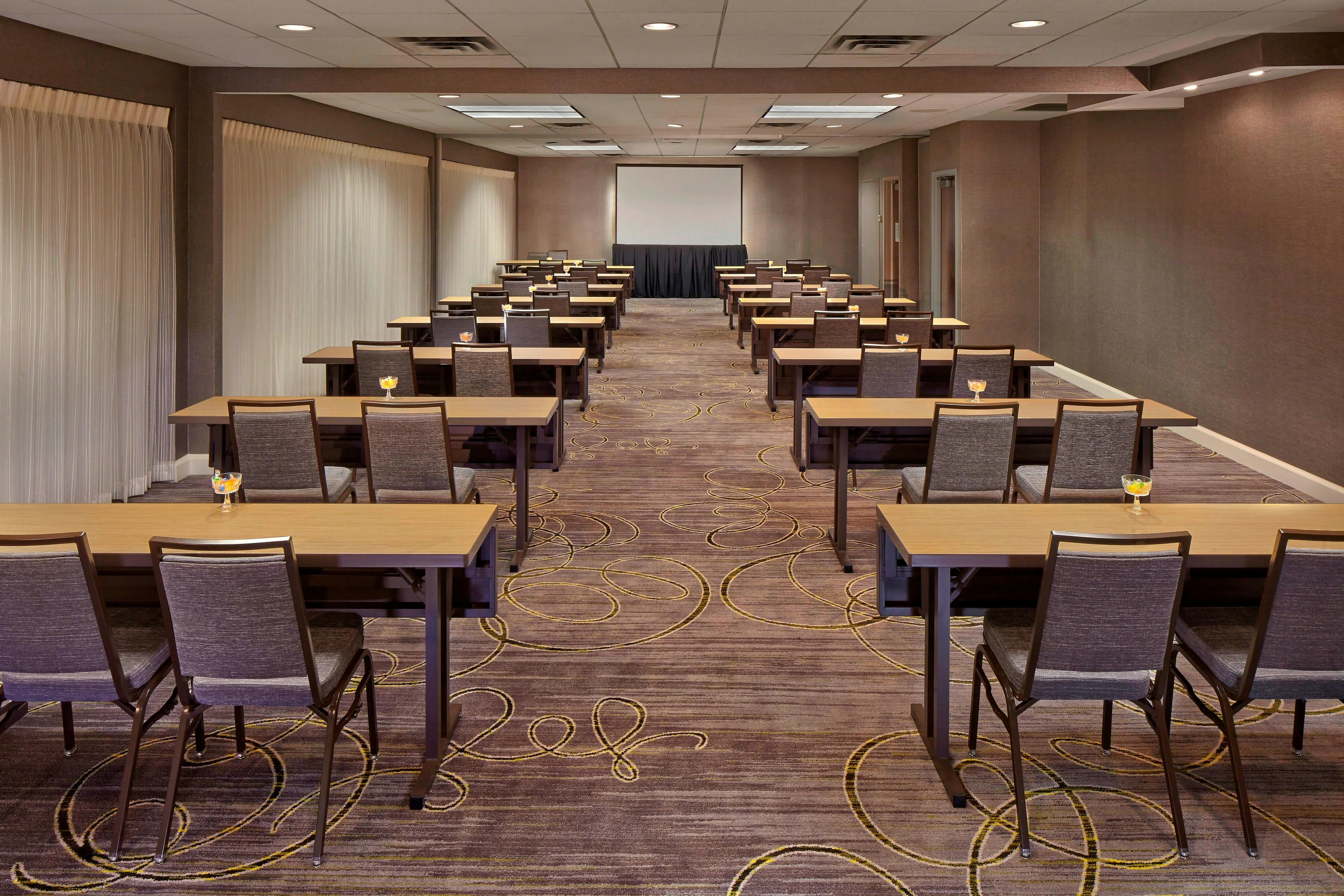 Courtyard Marriott Philadelphia City Avenue Ex Crowne Plaza Philadelphia West Main Line 9/13