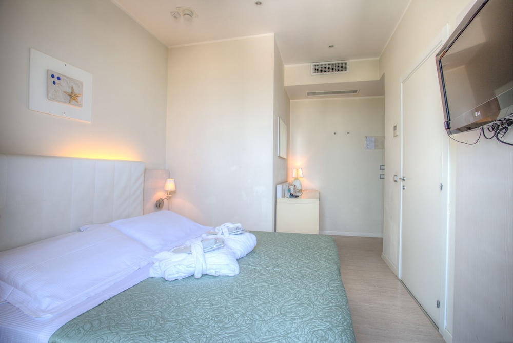 Ferretti Beach Hotel 29/65