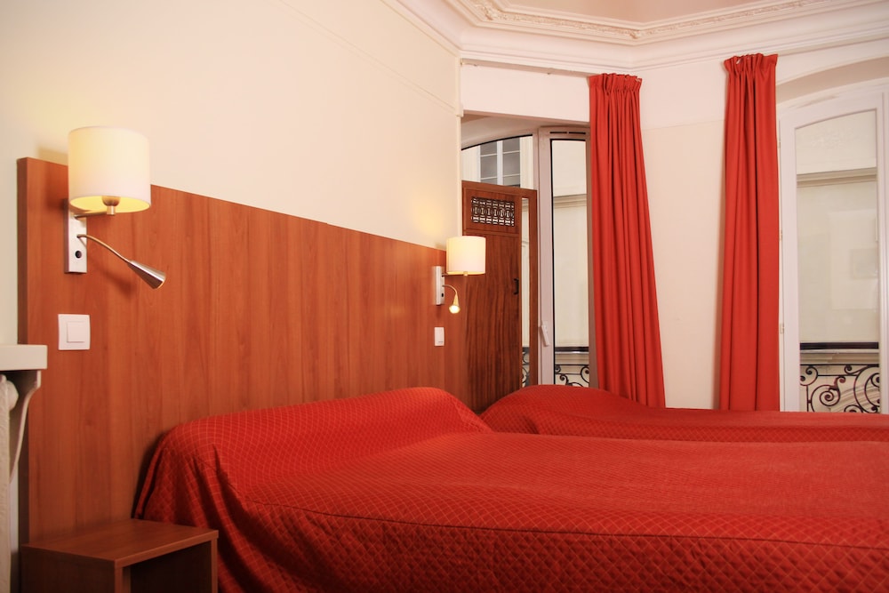 ROOM, TRIPLE, PRIVATE BATHROOM