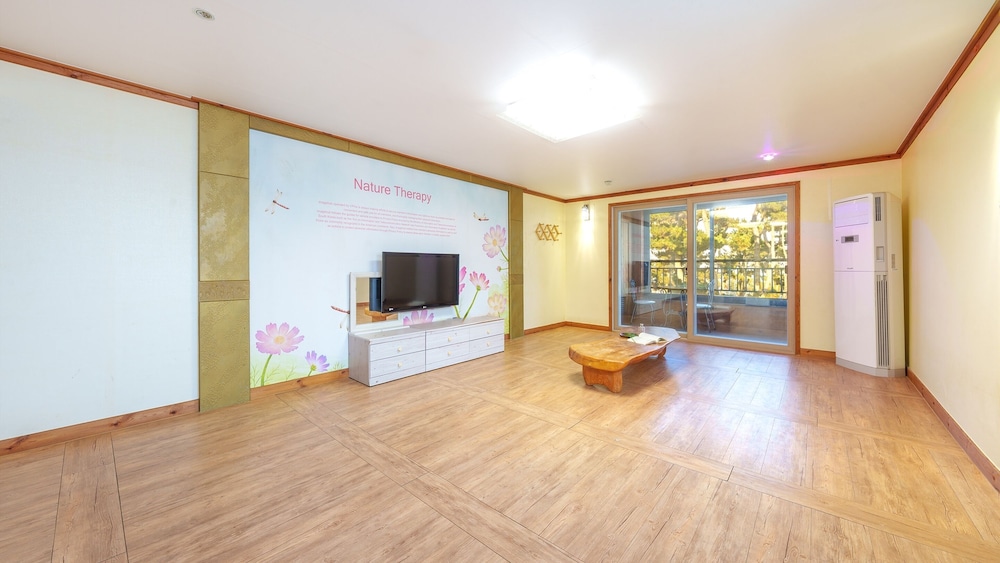 Gyeongju Gampo Beach Castle Pension 30/50