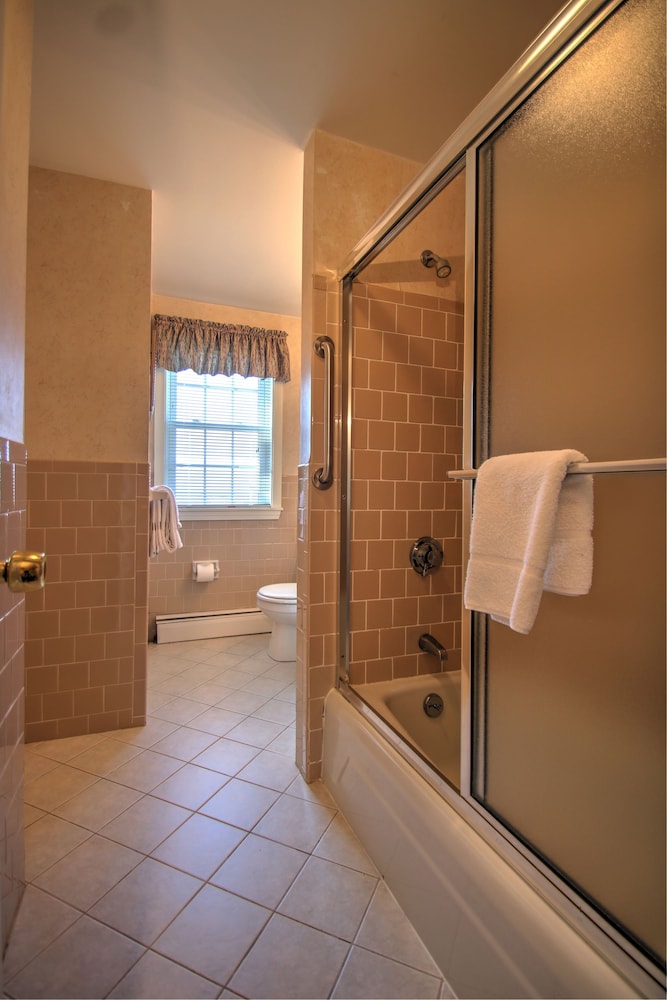 Colonial Acres Resort 17/53