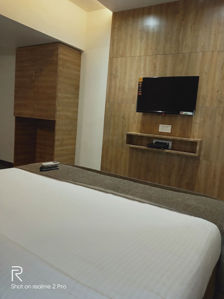 HOTEL HERITAGE DAKSHIN 24/50