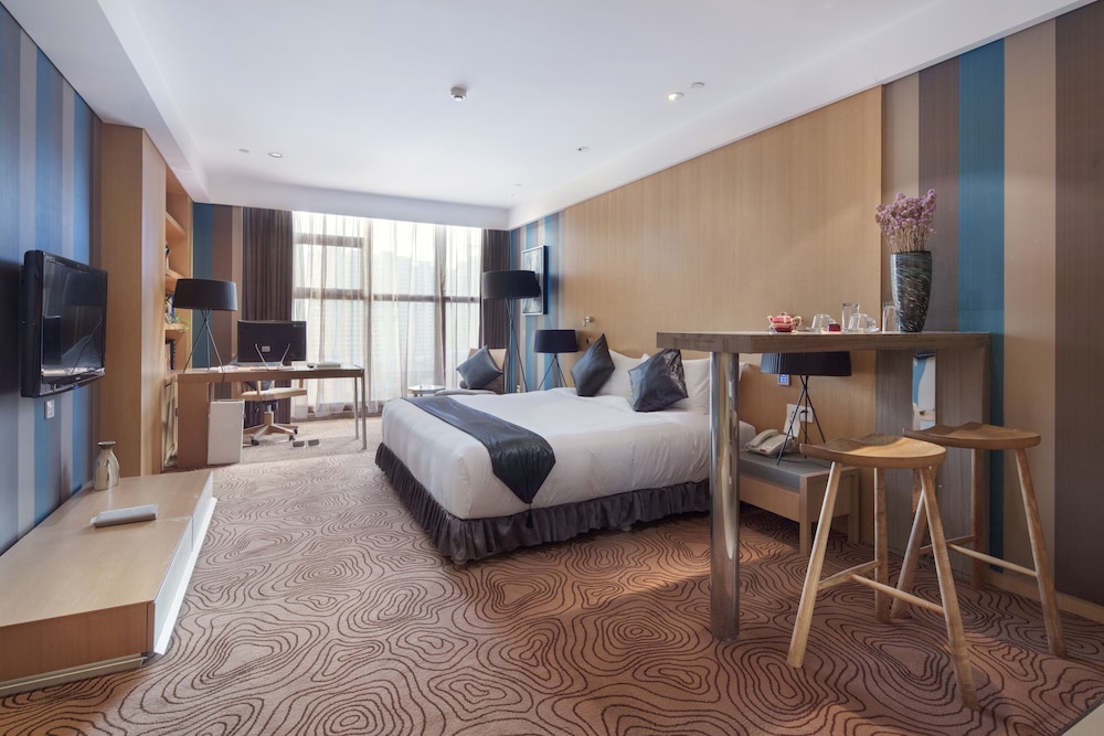 Deluxe, Queen Bed