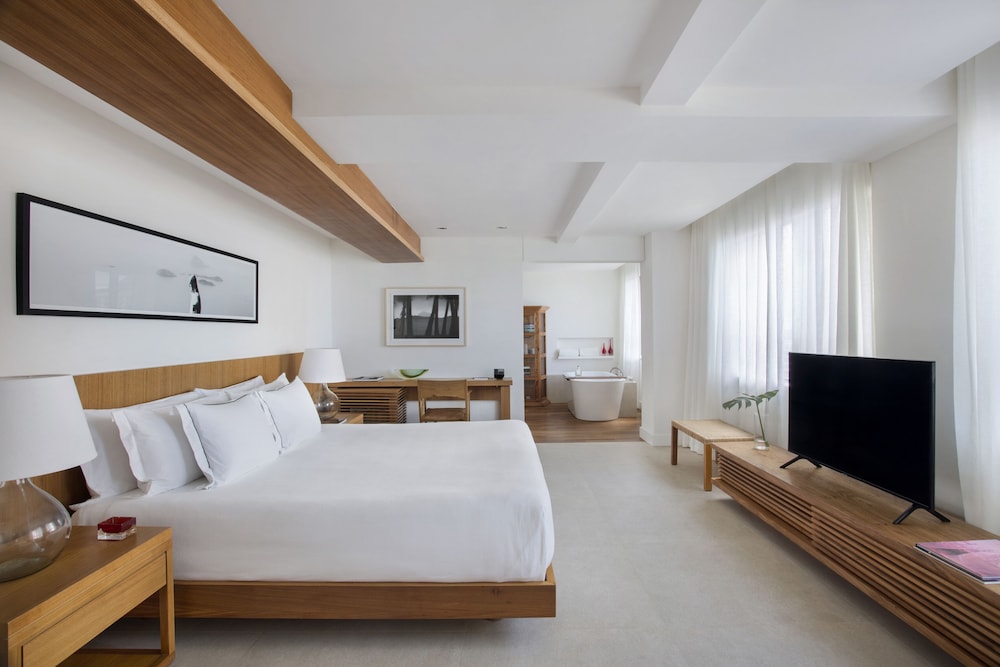 MASTER SUITE