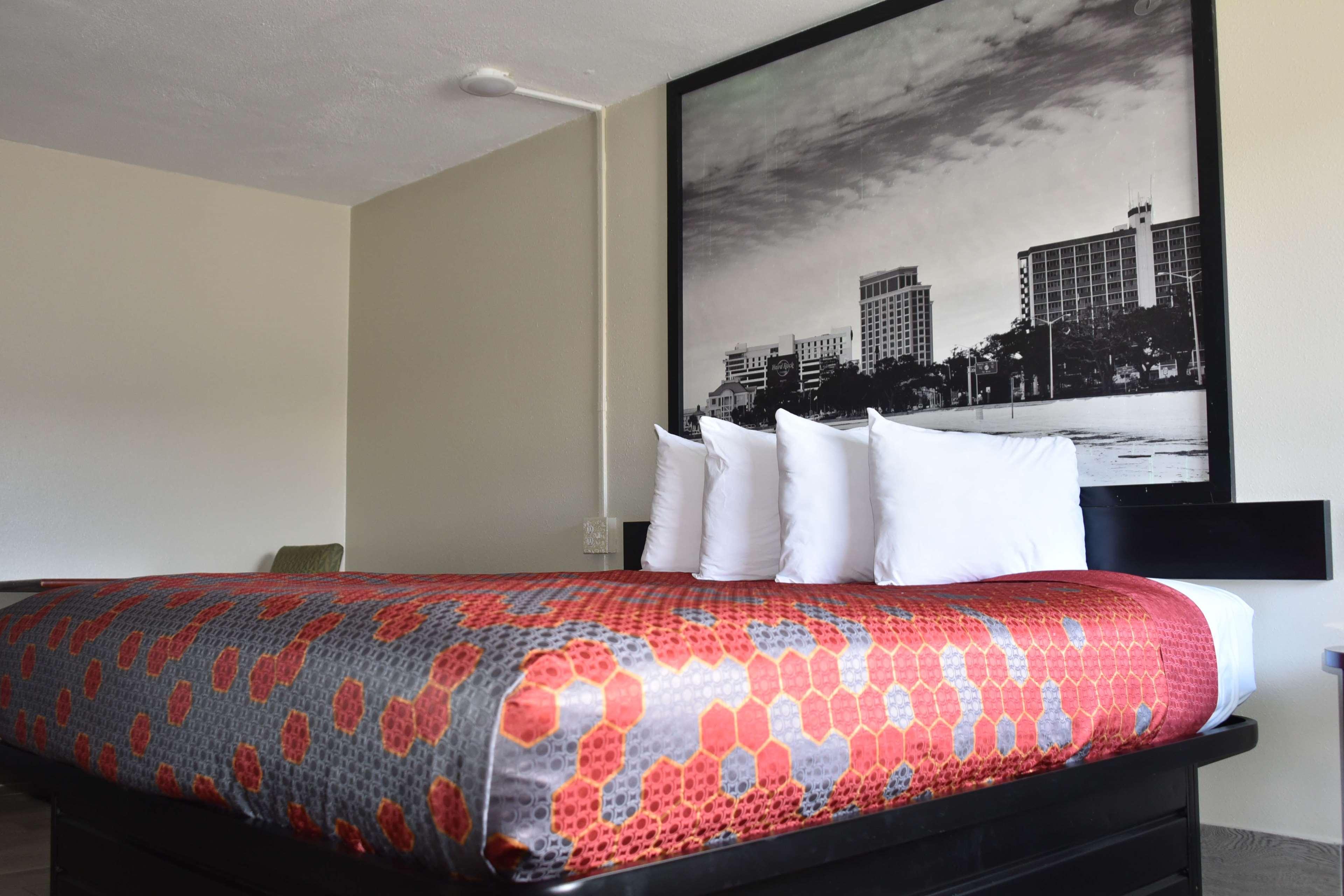 EXTERIOR, KING BED, SMOKING